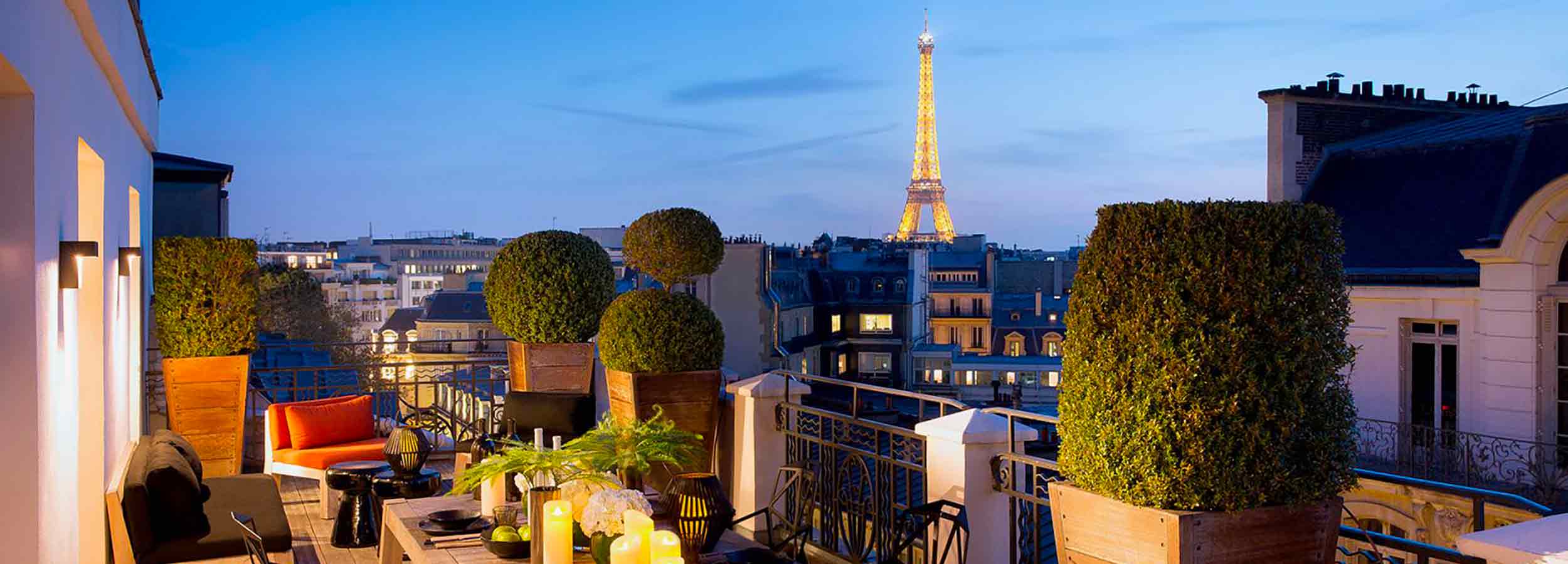 vue terrasse qui donne sur la Tour Eiffel